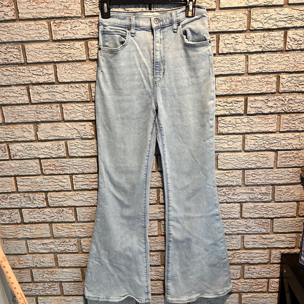 Abercrombie & Fitch Ultra High Rise Flare Jeans Light Wash Denim 27 4R